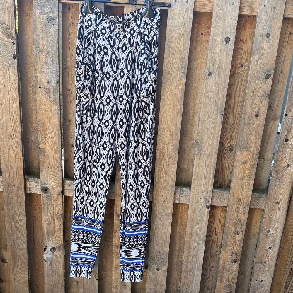 Bebe Black and Blue Geometric harem pants Leggings XS